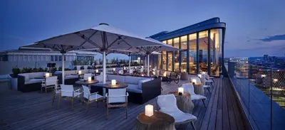 Ein Sitzbereich in der Unterkunft Andaz Vienna Am Belvedere, By Hyatt