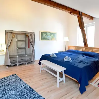 House With Courtyard & Parking Close To Stadtpark