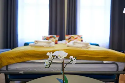 Ein Bett oder Betten in einem Zimmer der Unterkunft Fancy Home For 5 With Self-Check-In At Spittelberg