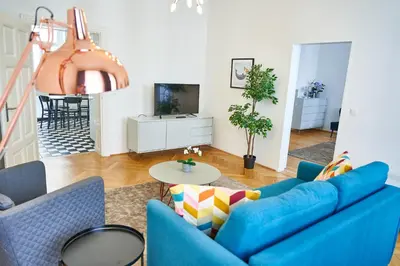 TV/Unterhaltungsangebot in der Unterkunft Fancy Home For 5 With Self-Check-In At Spittelberg