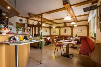 Ein Restaurant oder anderes Speiselokal in der Unterkunft Haus Martin - Schneeberger