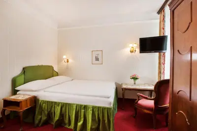Ein Bett oder Betten in einem Zimmer der Unterkunft Hotel Pension Suzanne