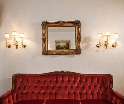 Ein Sitzbereich in der Unterkunft Hotel Pension Suzanne