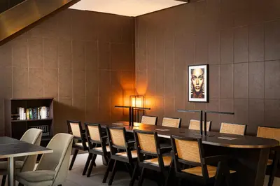 Ein Sitzbereich in der Unterkunft Leonardo Hotel Vienna Schönbrunn