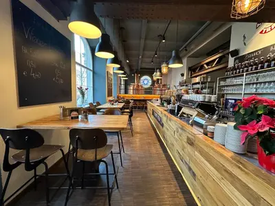 Ein Restaurant oder anderes Speiselokal in der Unterkunft Hotel Brauhof Wien
