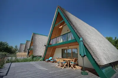 Das Gebäude in dem sich das Ferienhaus befindet