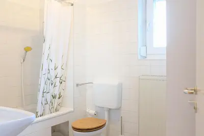 Ein Badezimmer in der Unterkunft Town House near Metro & Vienna City Center