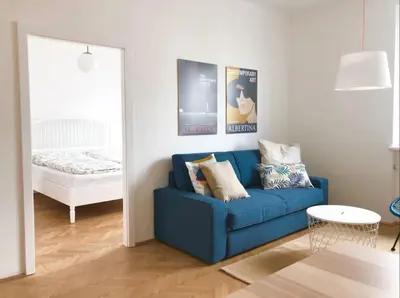 Ein Bett oder Betten in einem Zimmer der Unterkunft Bright, lovely and quiet apartment at the heart of Vienna, Nachmarkt, City center