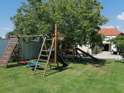 Ein Kinderspielbereich in der Unterkunft Gästehaus Anita
