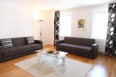 Ein Sitzbereich in der Unterkunft 3 rooms Sunny Apartments-Schoenbrunn, 100m2 with balcony