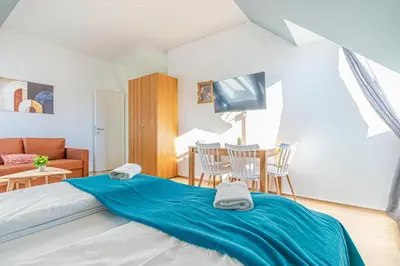 Ein Bett oder Betten in einem Zimmer der Unterkunft Lovely 2BR Apt-Near Bahnhof Rennweg & Belvedere