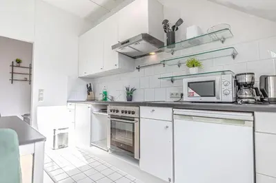 Küche/Küchenzeile in der Unterkunft Lovely 2BR Apt-Near Bahnhof Rennweg & Belvedere