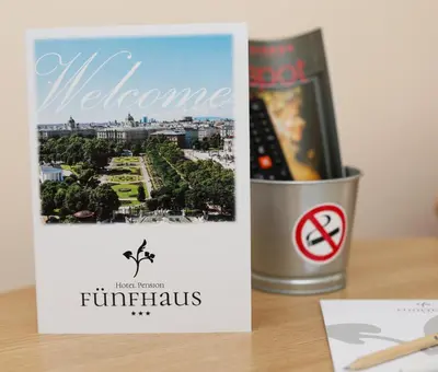 Ein Zertifikat, Auszeichnung, Logo oder anderes Dokument, das in der Unterkunft Hotel-Pension Fünfhaus ausgestellt ist