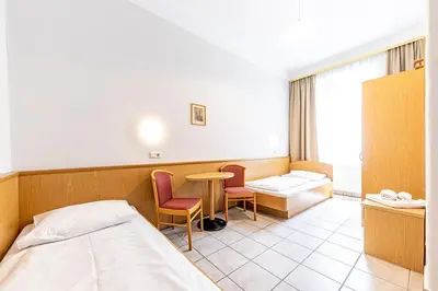 Ein Bett oder Betten in einem Zimmer der Unterkunft Hotel-Pension Fünfhaus