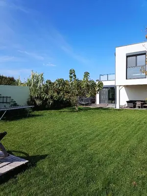 Ein Garten an der Unterkunft das Haus in Jois