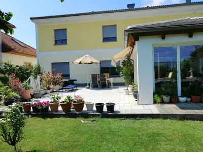 Ein Garten an der Unterkunft Campingblick-Gästehaus-Ferienwohnungen