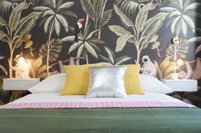Ein Bett oder Betten in einem Zimmer der Unterkunft Large Apartments - Great for Groups - with Balcony or Terrace