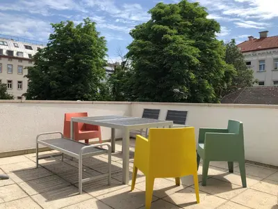 Ein Balkon oder eine Terrasse in der Unterkunft Large Apartments - Great for Groups - with Balcony or Terrace