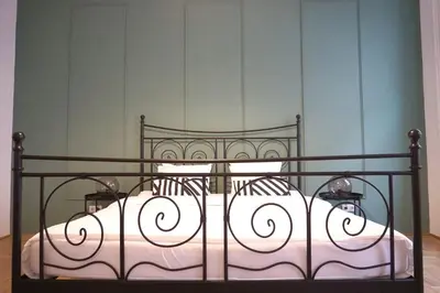 Ein Bett oder Betten in einem Zimmer der Unterkunft Large Apartments - Great for Groups - with Balcony or Terrace