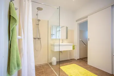 Ein Badezimmer in der Unterkunft Hübsches Privatzimmer mit Bad