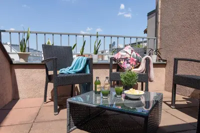 Ein Balkon oder eine Terrasse in der Unterkunft Yeshello Central Station Studio