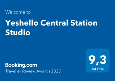 Ein Zertifikat, Auszeichnung, Logo oder anderes Dokument, das in der Unterkunft Yeshello Central Station Studio ausgestellt ist