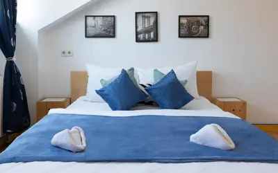 Ein Bett oder Betten in einem Zimmer der Unterkunft Yeshello Central Station Studio