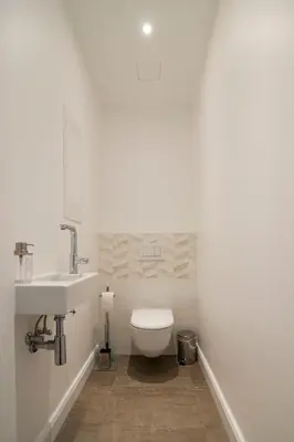 Ein Badezimmer in der Unterkunft easy-flat Belvedere - Central Apartments with AC