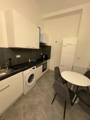 Küche/Küchenzeile in der Unterkunft Centrally-Located authentic apartment