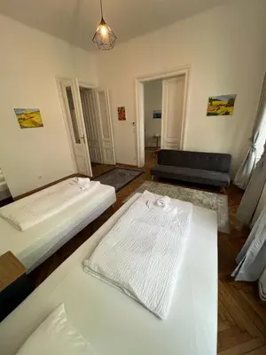 Ein Bett oder Betten in einem Zimmer der Unterkunft Centrally-Located authentic apartment