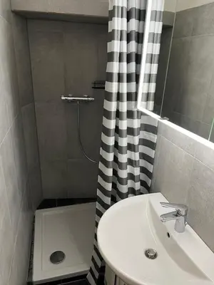 Ein Badezimmer in der Unterkunft Centrally-Located authentic apartment