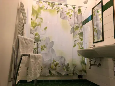 Ein Badezimmer in der Unterkunft Centrally-Located authentic apartment