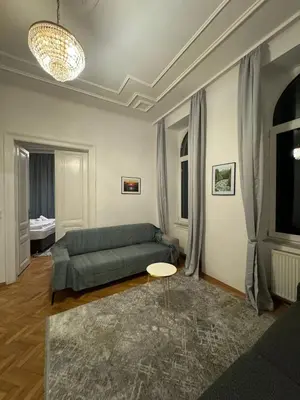 Ein Bett oder Betten in einem Zimmer der Unterkunft Centrally-Located authentic apartment