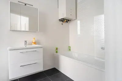 Ein Badezimmer in der Unterkunft UNIVERSUM APARTMENT