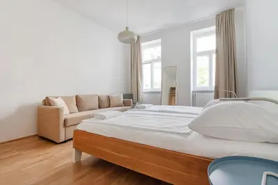 Ein Bett oder Betten in einem Zimmer der Unterkunft UNIVERSUM APARTMENT