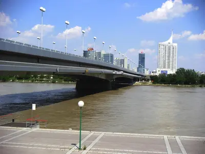 Blick auf einen Fluss in der Nähe des Hostels