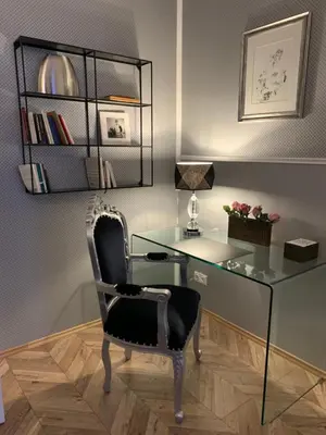 Ein Sitzbereich in der Unterkunft Sophies Place Yppenplatz - Imperial Lifestyle City Apartments Vienna Parking