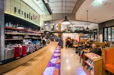 Ein Restaurant oder anderes Speiselokal in der Unterkunft Hotel Zeitgeist Vienna Hauptbahnhof