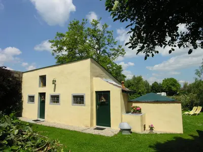 Das Gebäude in dem sich das Ferienhaus befindet