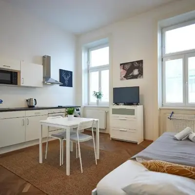 Nice Studio Close To Metro II
