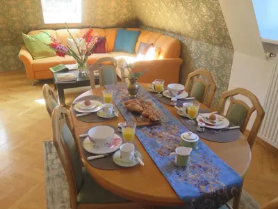 Ein Sitzbereich in der Unterkunft Schoenbrunn Gardens Deluxe Apartment