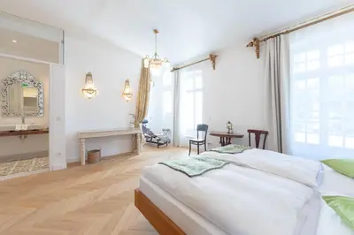 Ein Bett oder Betten in einem Zimmer der Unterkunft Schloss Schönau