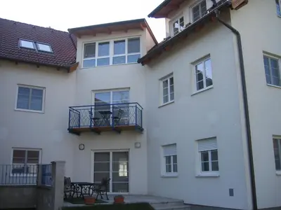 Das Gebäude in dem sich die Ferienwohnung befindet