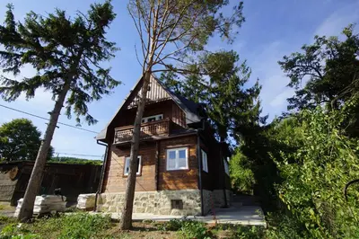 Das Gebäude in dem sich das Ferienhaus befindet
