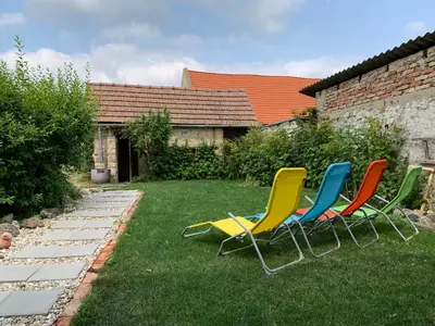 Ein Garten an der Unterkunft Ferienhaus beim Turm