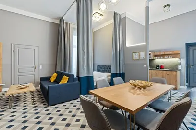 Ein Sitzbereich in der Unterkunft KH Opera Apartments