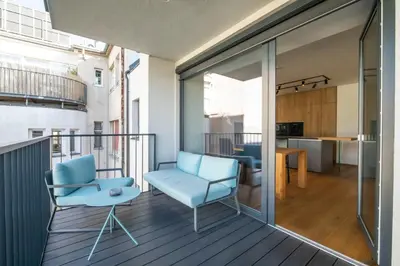 Ein Balkon oder eine Terrasse in der Unterkunft Moderne trifft Tradition im Herzen Wiens