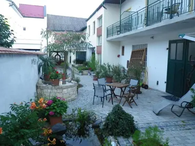 Das Gebäude in dem sich das Privatzimmer befindet