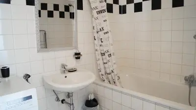 Ein Badezimmer in der Unterkunft Sweet 2BR Apt, Near Schloss Belvedere & Rennweg
