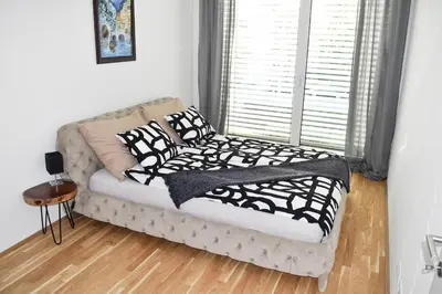 Ein Bett oder Betten in einem Zimmer der Unterkunft Cosy new Apartment 3min to VIC/Uno-City and Danube